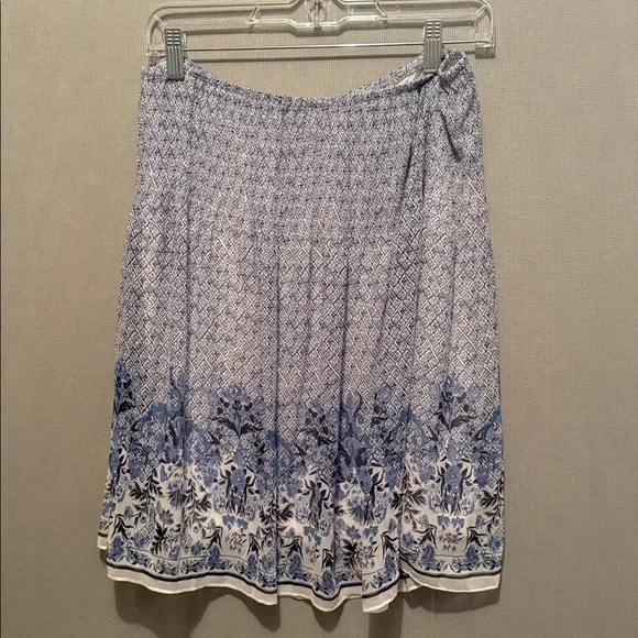 Max Studio Blue and White Floral Knee-Length Skirt - Picture 2 of 4